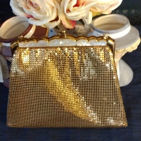 Vintage,Whiting&Davis # 2981,Gold Metallic Evening Bag with Mother of Pearl top. - Picture 2 of 16